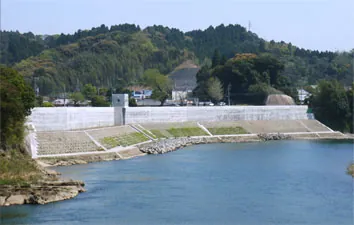 鵜木樋門新設及び特殊堤工事 の現場写真