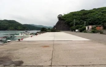 漁村再生第5-1-2号南浦漁港-2m物揚場補修工事 の現場写真