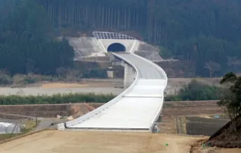 宮崎10号北川第一橋床版工(A1~P6)外工事 の現場写真